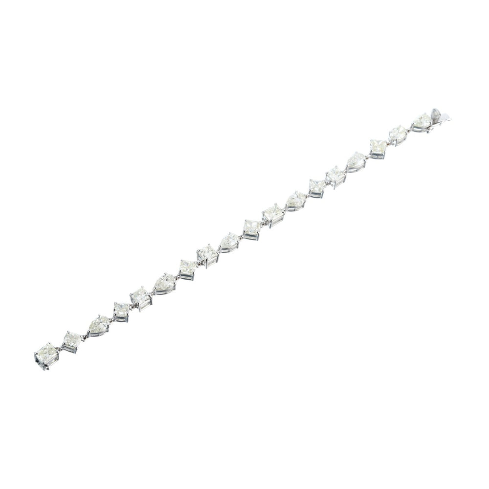 Éclaire Trillion Diamond Bracelet in 18K White Gold
