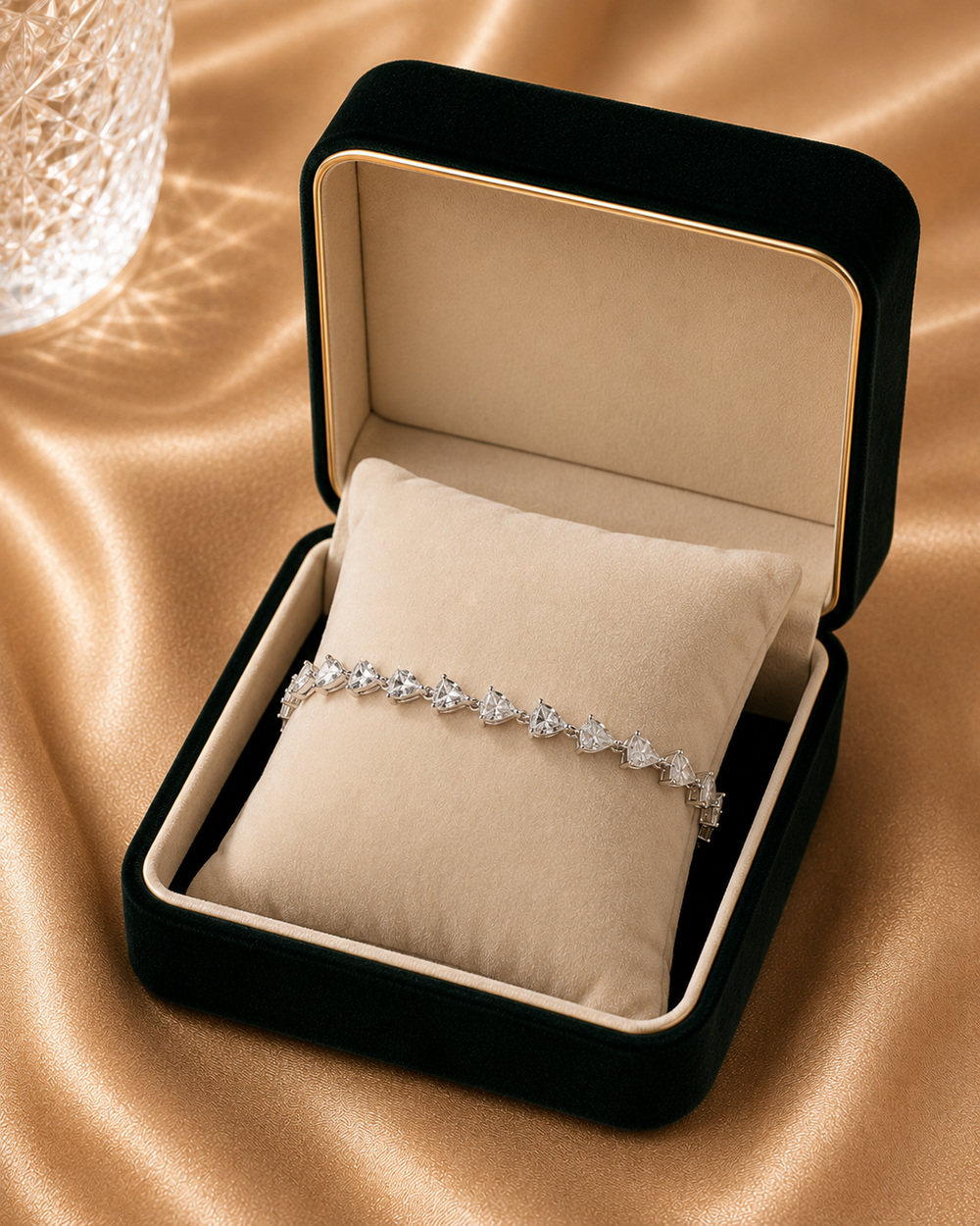 Éclaire Trillion Diamond Bracelet in 18K White Gold