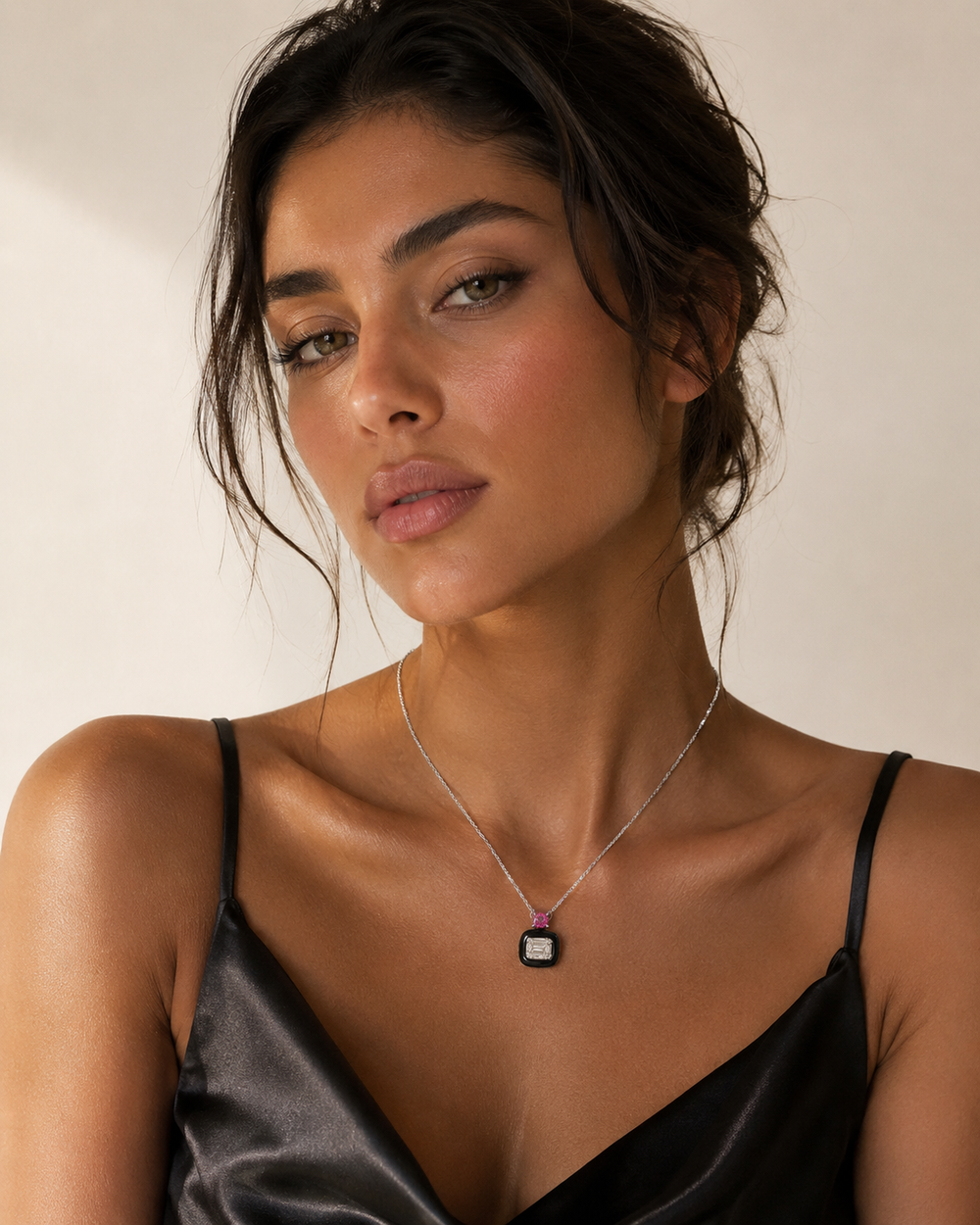 Minimal Diamond Circle Pendant Necklace in 18K Gold