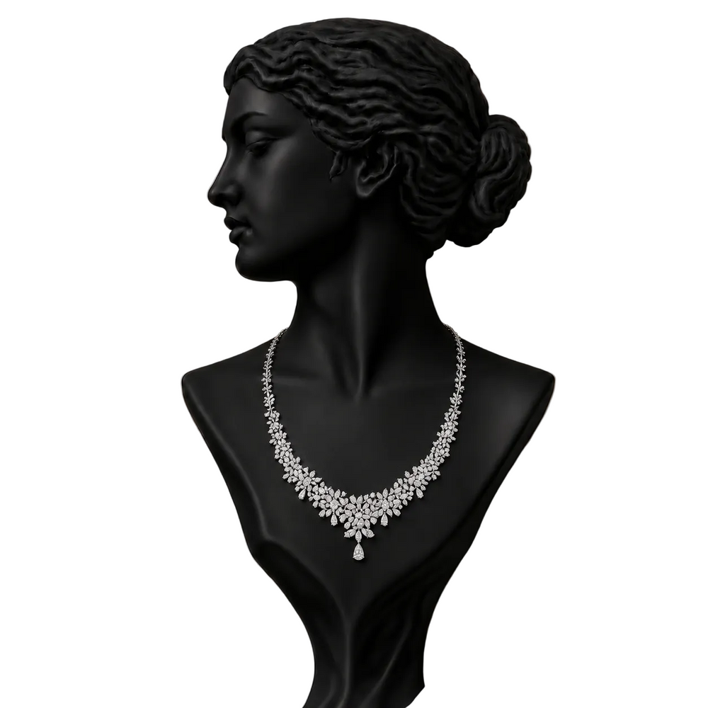 Izzari Celestia Diamond Necklace in 18K Gold