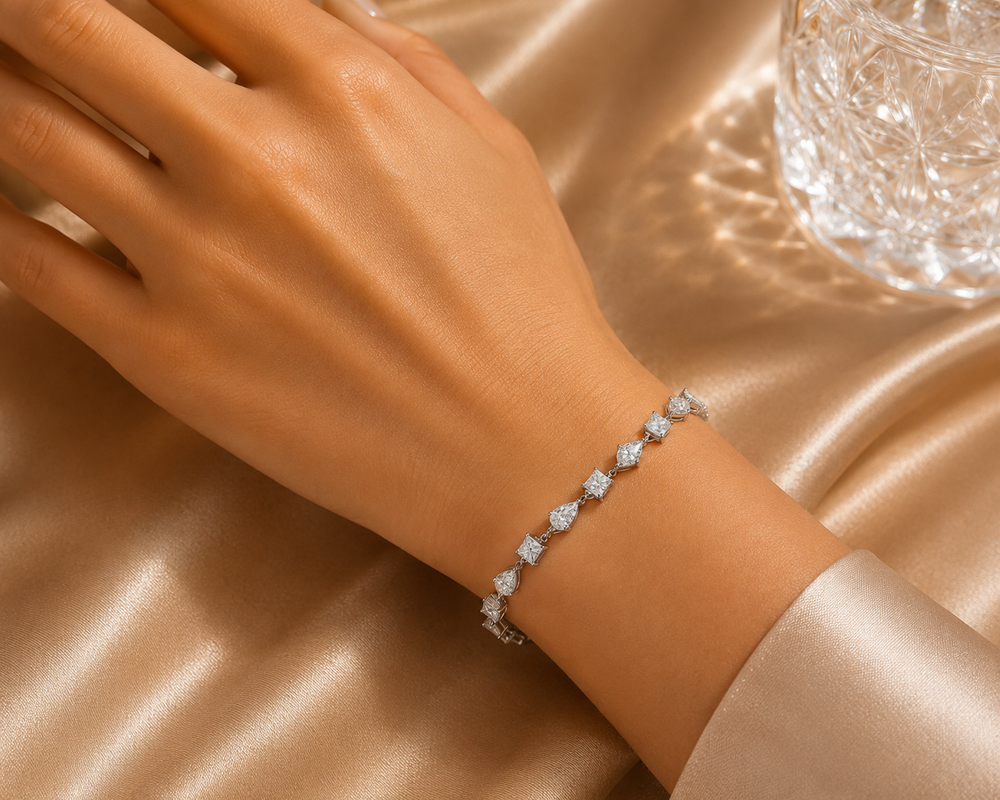 Éclaire Trillion Diamond Bracelet in 18K White Gold