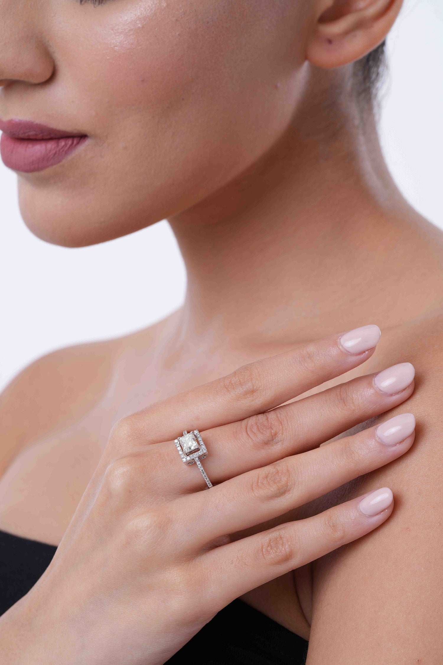 Asterica Solitaire Ring - Asscher