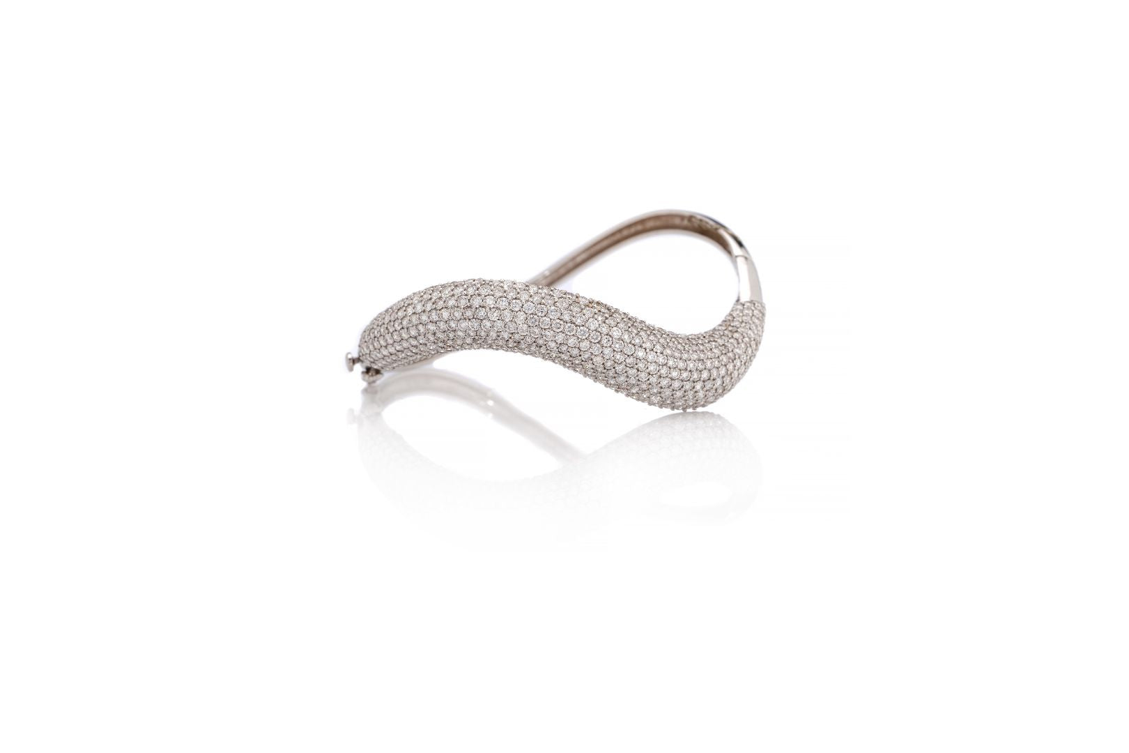 Veloura Pavé Diamond Bracelet in 18K White Gold