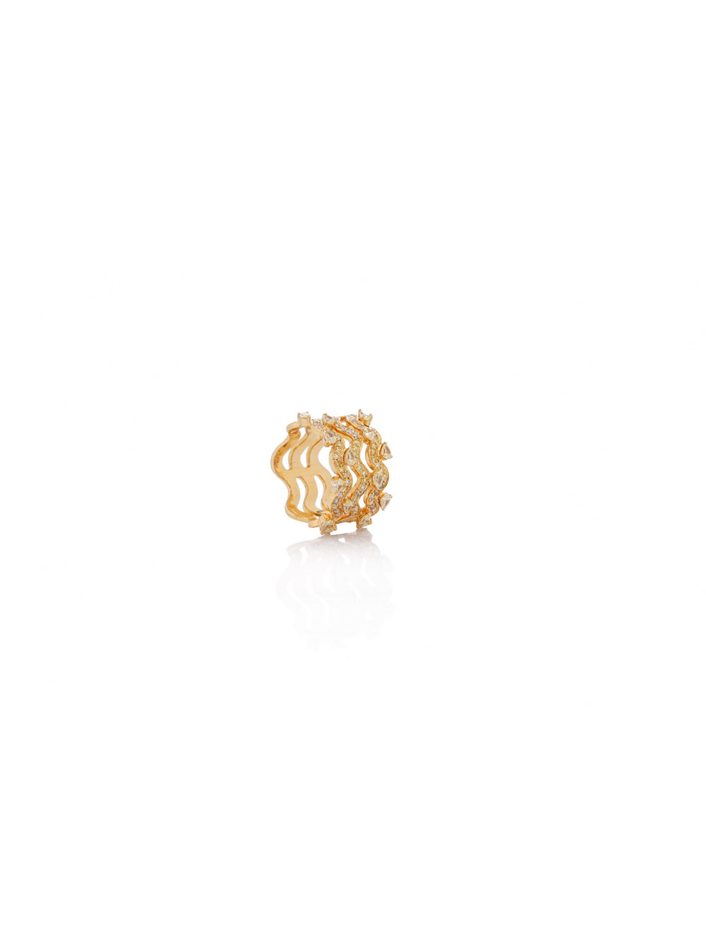 Royal Laurel Diamond Ring in 18K Gold