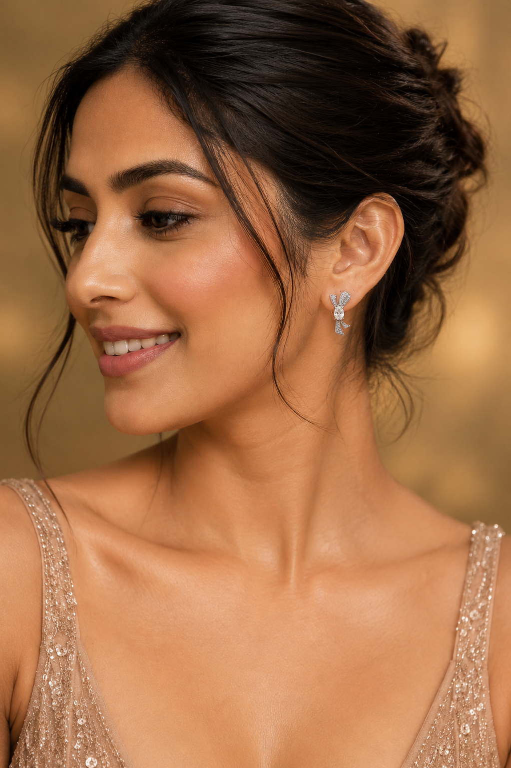 18K White Gold Diamond Bow Stud Earrings