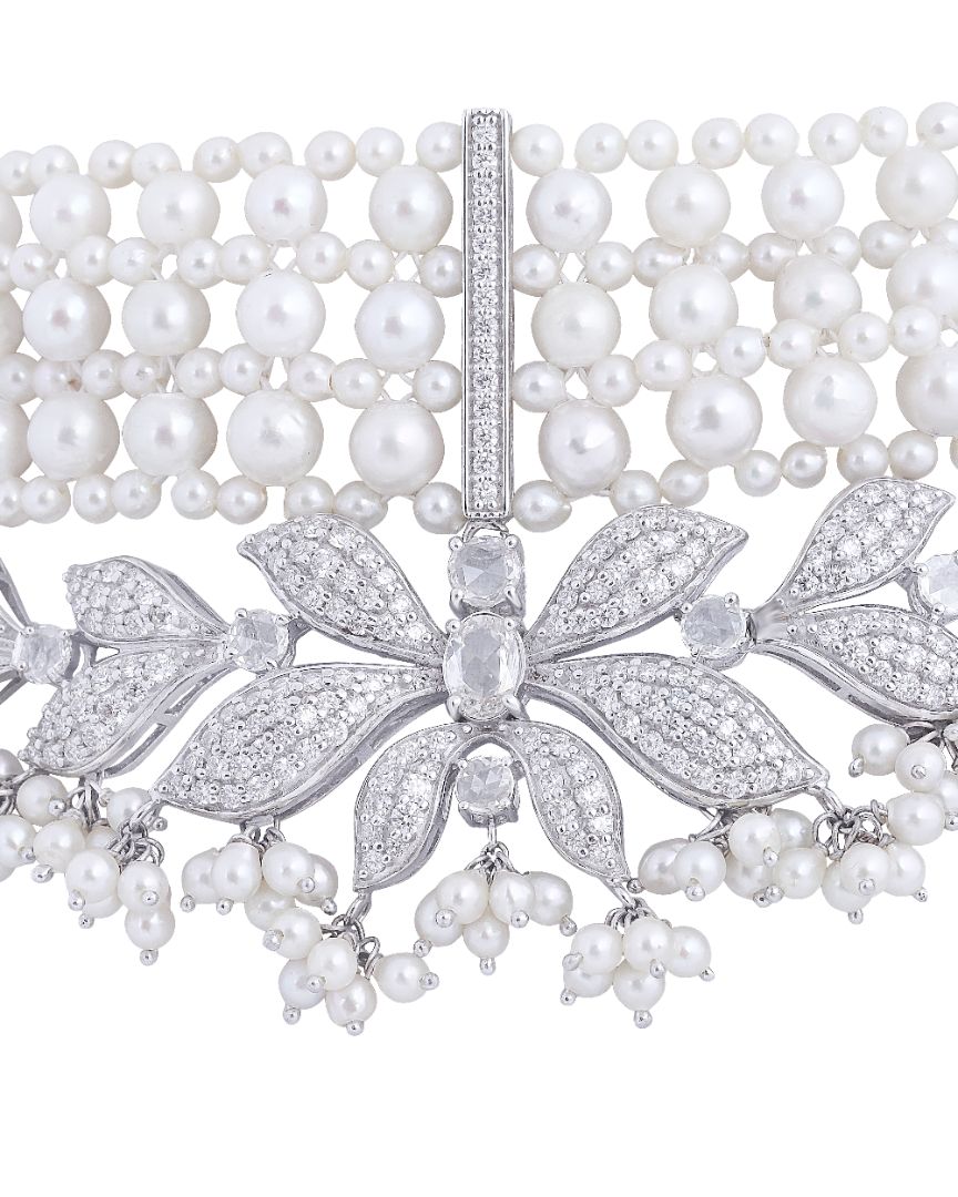 Lajoya Cresent Necklace