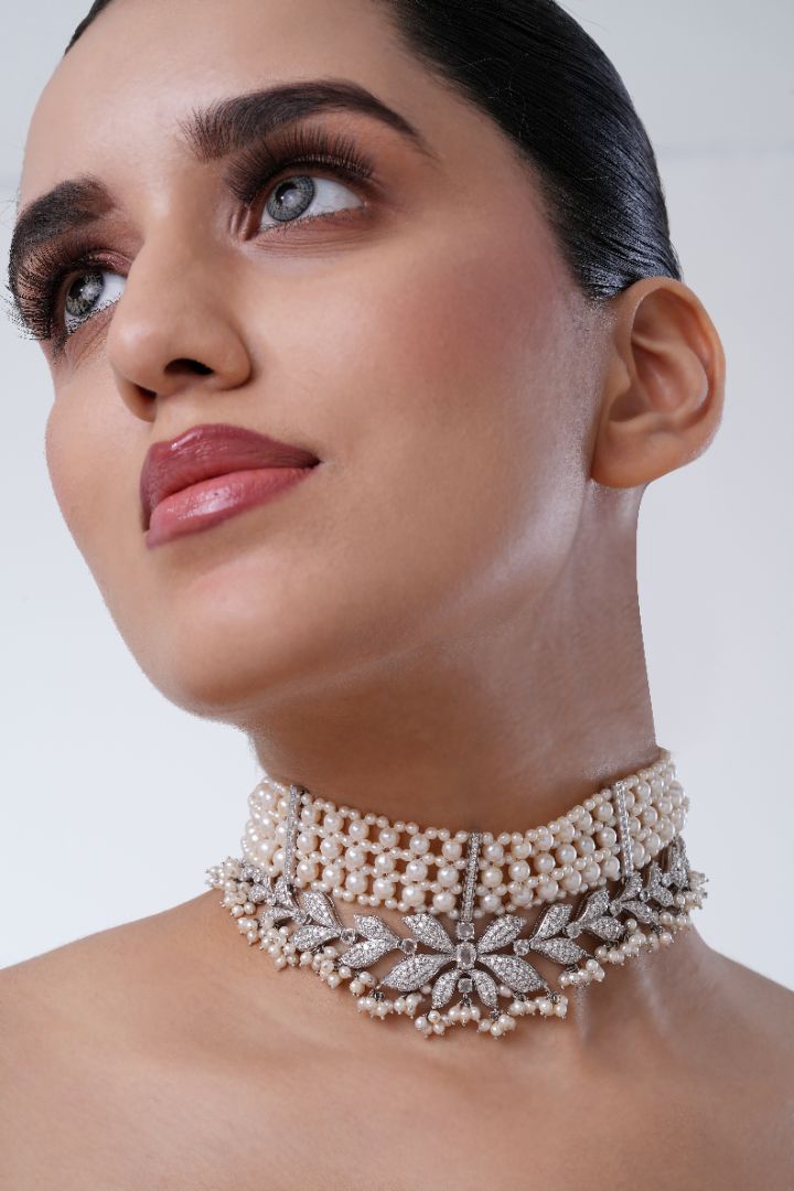 Lajoya Cresent Necklace