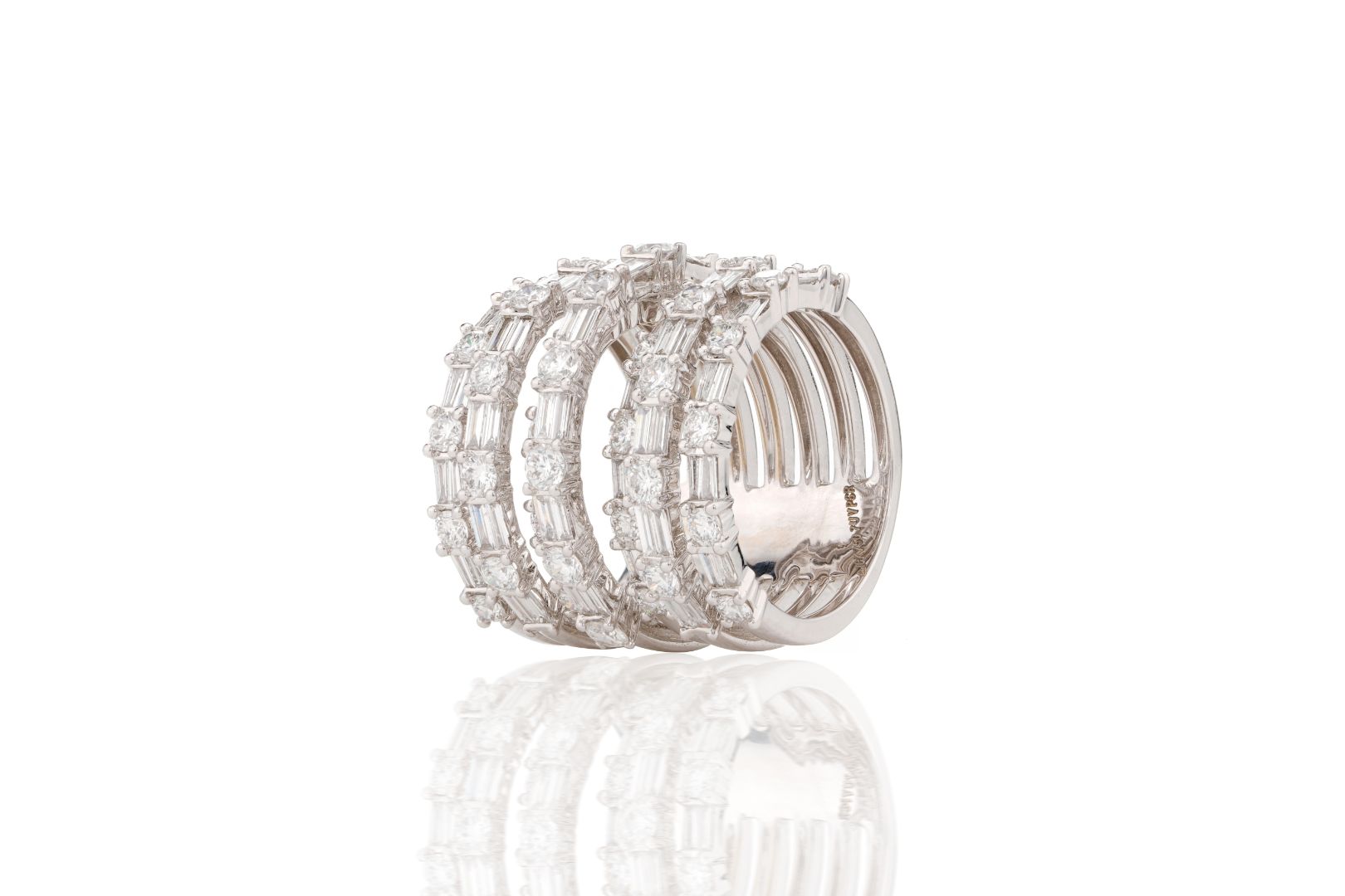 ASTERICA BAGUETTE WHITE SPIRAL RING