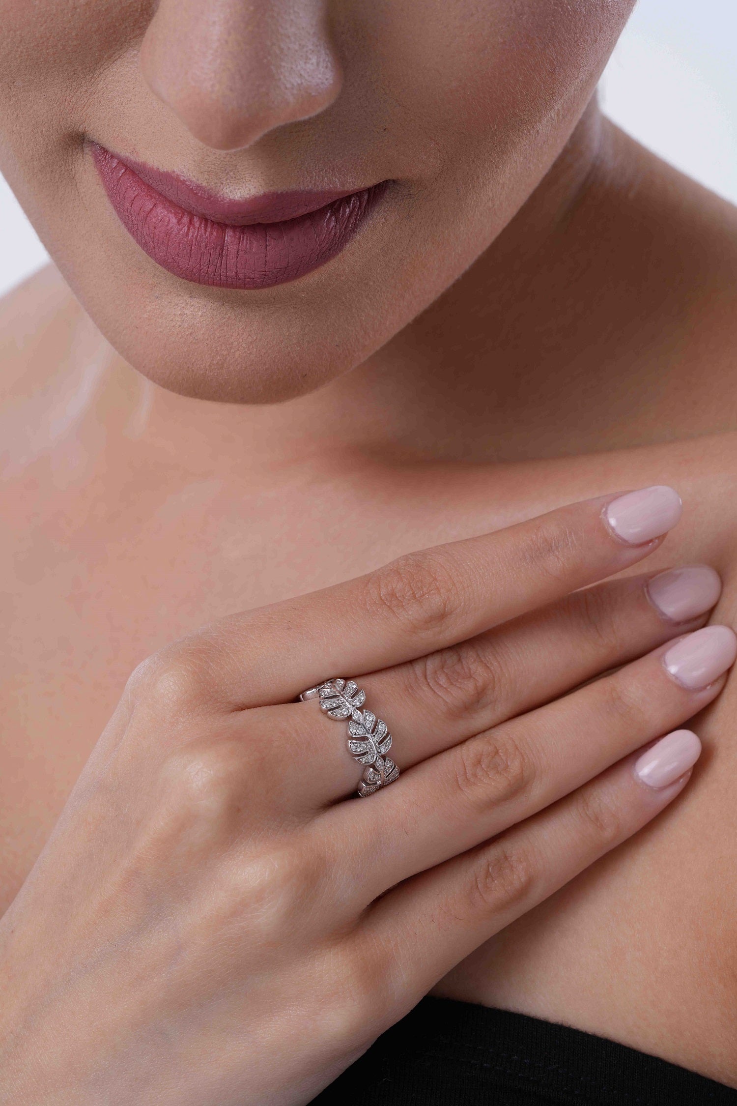 Leafette White Leaf Ring