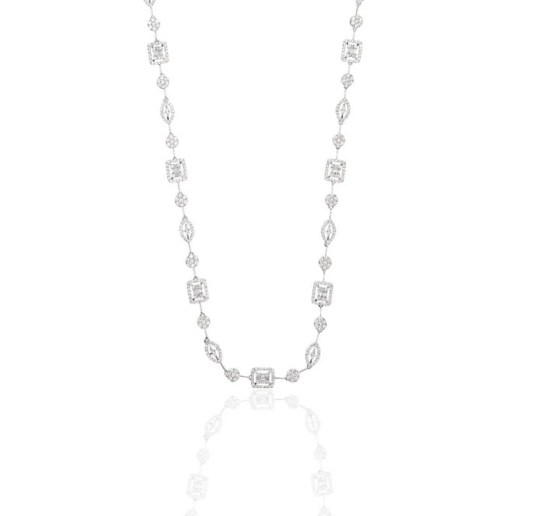 Elegant Diamond Curve Necklace in 18K Gold