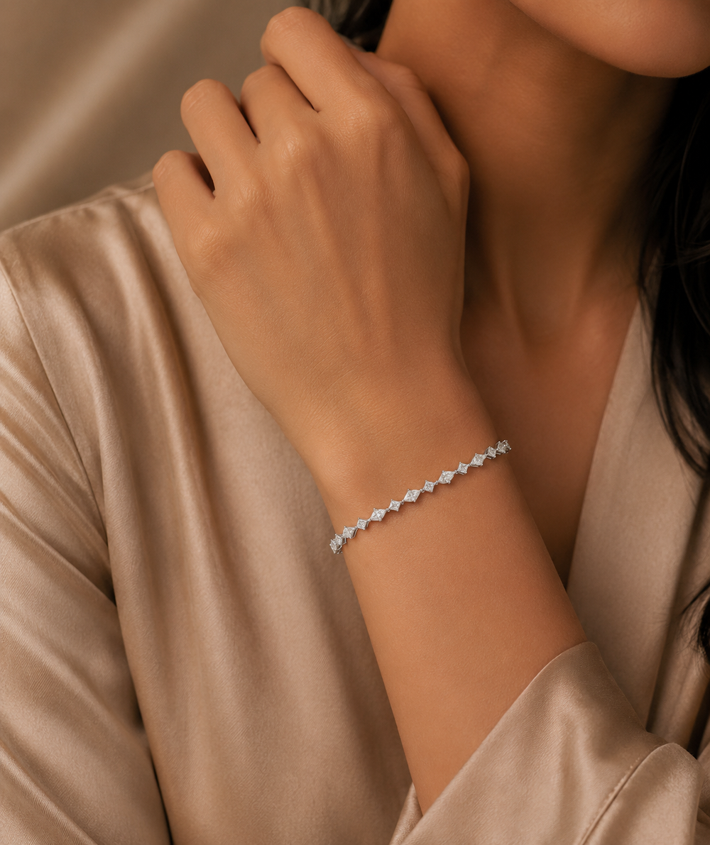 Éclaire fancy shape Diamond Bracelet in 18K White Gold