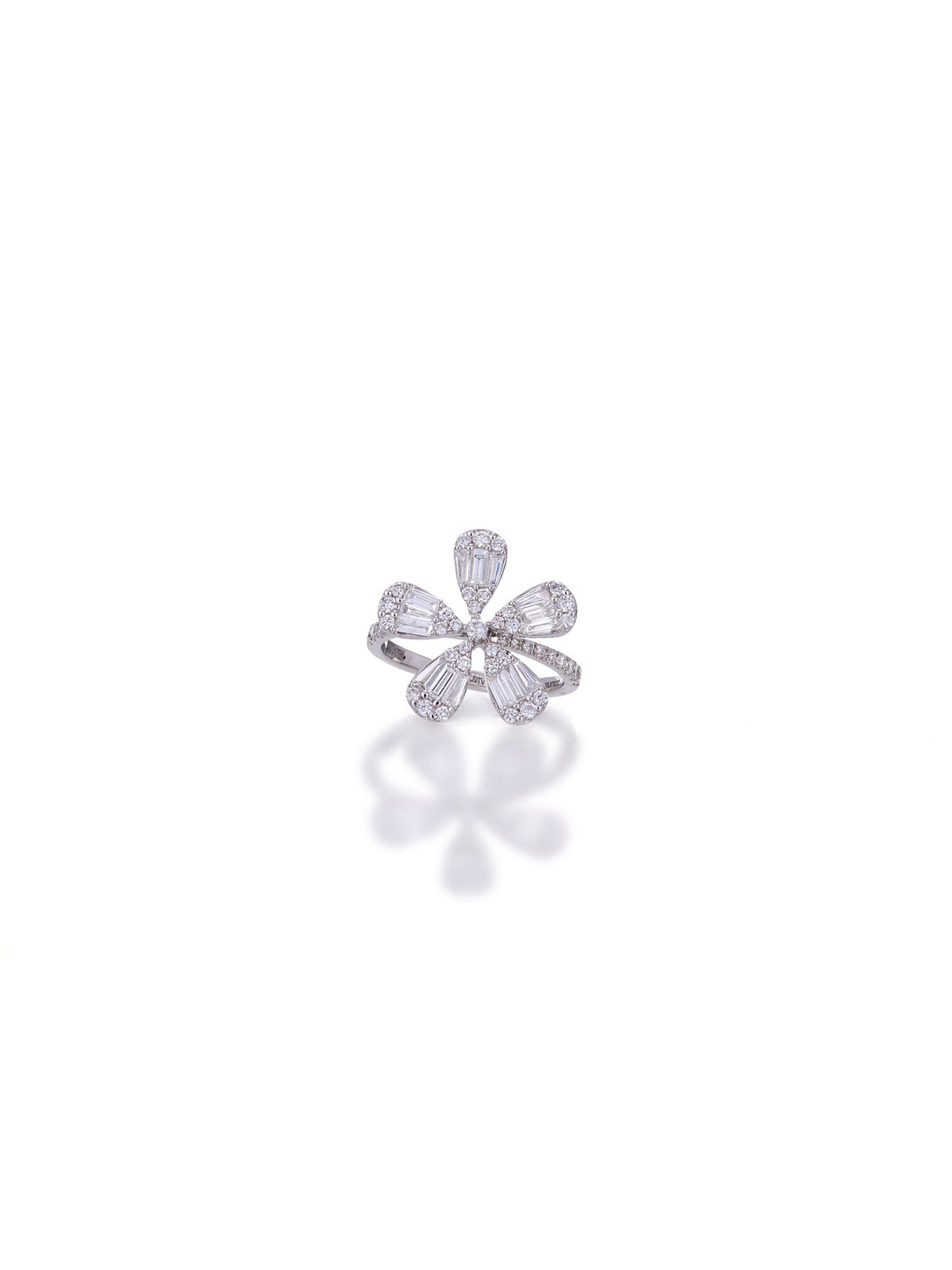 Fleur Étoile Diamond Ring